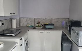 Garden Room Northolt Near Heathrow Airport